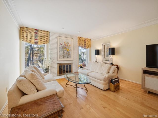 1289 Greenglen Court, Bloomfield Hills, MI 48304