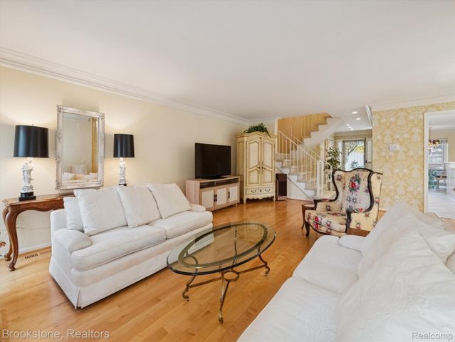 1289 Greenglen Court, Bloomfield Hills, MI 48304