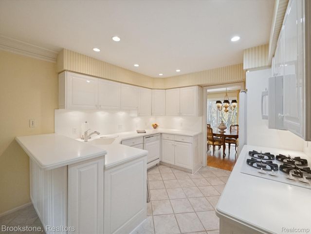 1289 Greenglen Court, Bloomfield Hills, MI 48304