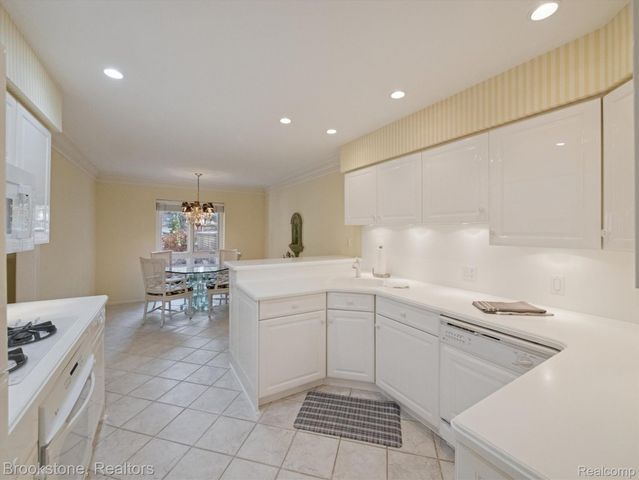 1289 Greenglen Court, Bloomfield Hills, MI 48304