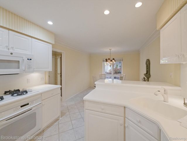 1289 Greenglen Court, Bloomfield Hills, MI 48304