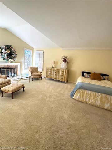 1289 Greenglen Court, Bloomfield Hills, MI 48304