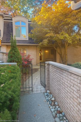 1289 Greenglen Court, Bloomfield Hills, MI 48304