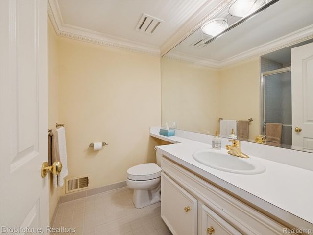 1289 Greenglen Court, Bloomfield Hills, MI 48304