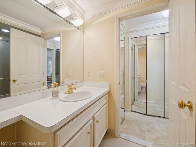 1289 Greenglen Court, Bloomfield Hills, MI 48304