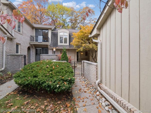 1289 Greenglen Court, Bloomfield Hills, MI 48304