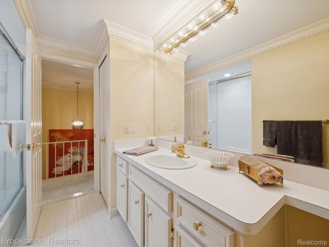 1289 Greenglen Court, Bloomfield Hills, MI 48304