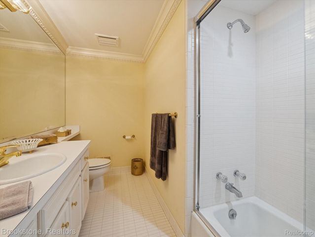 1289 Greenglen Court, Bloomfield Hills, MI 48304