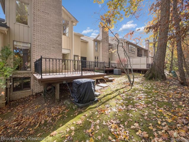 1289 Greenglen Court, Bloomfield Hills, MI 48304