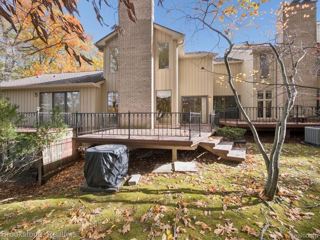 1289 Greenglen Court, Bloomfield Hills, MI 48304