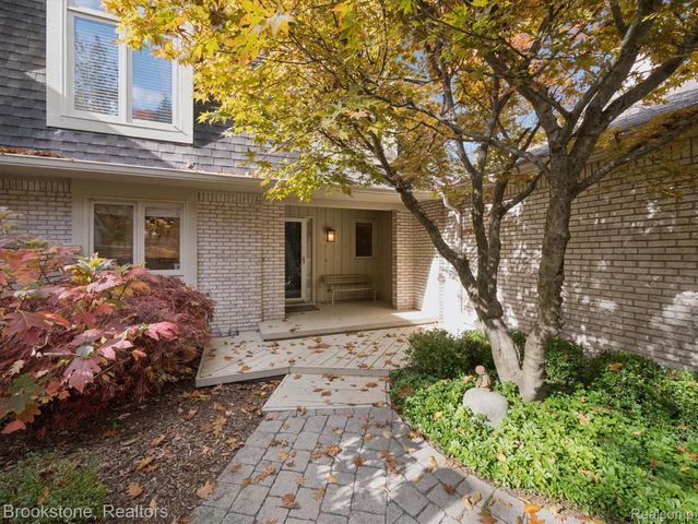 1289 Greenglen Court, Bloomfield Hills, MI 48304