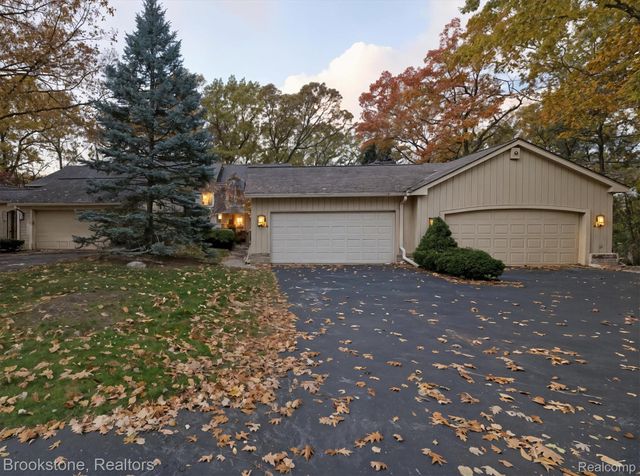 1289 Greenglen Court, Bloomfield Hills, MI 48304