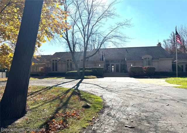 1289 Greenglen Court, Bloomfield Hills, MI 48304