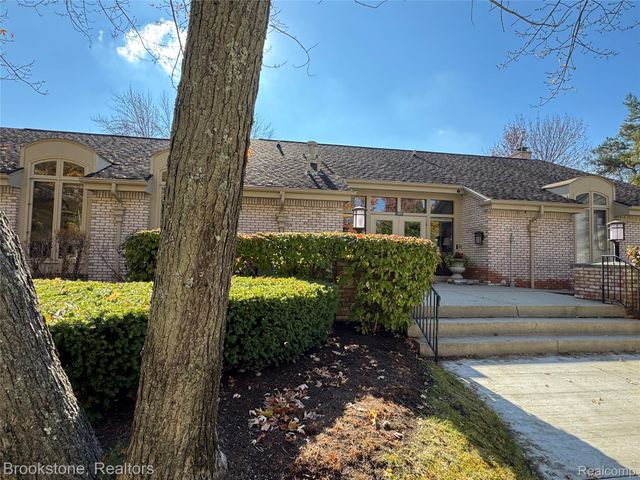 1289 Greenglen Court, Bloomfield Hills, MI 48304