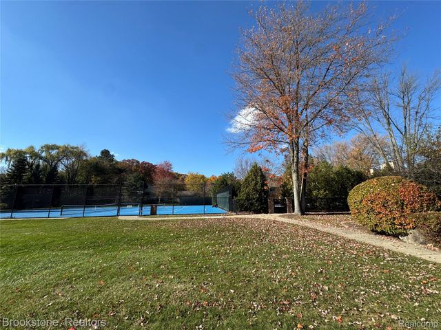 1289 Greenglen Court, Bloomfield Hills, MI 48304