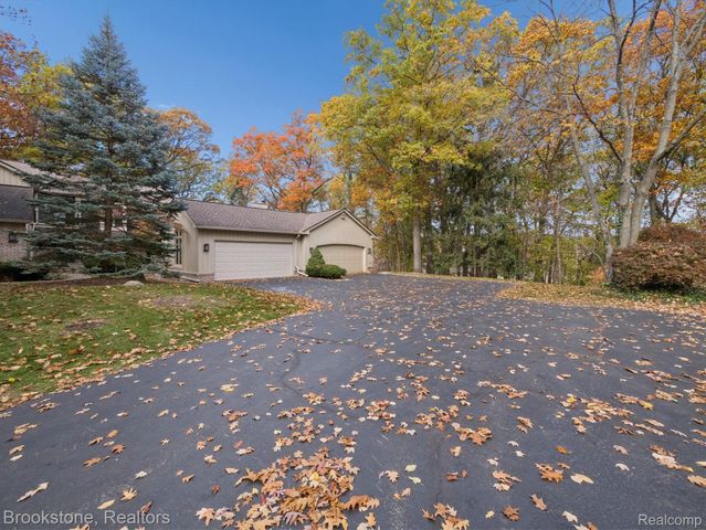 1289 Greenglen Court, Bloomfield Hills, MI 48304