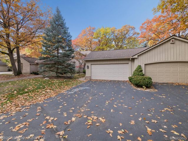 1289 Greenglen Court, Bloomfield Hills, MI 48304