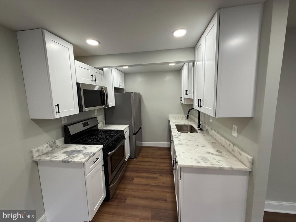 Image 1 of property listing at 1709 DUTCH VILLAGE DR #M-394, Landover, MD 20785