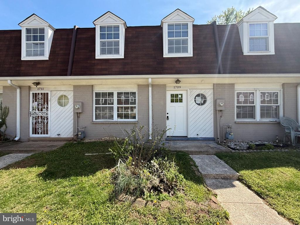 Image 2 of property listing at 1709 DUTCH VILLAGE DR #M-394, Landover, MD 20785