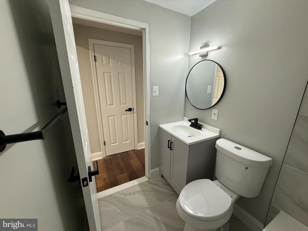Image 12 of property listing at 1709 DUTCH VILLAGE DR #M-394, Landover, MD 20785