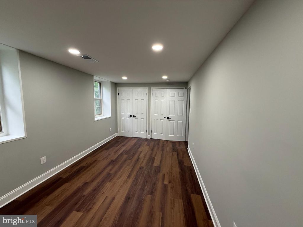 Image 15 of property listing at 1709 DUTCH VILLAGE DR #M-394, Landover, MD 20785