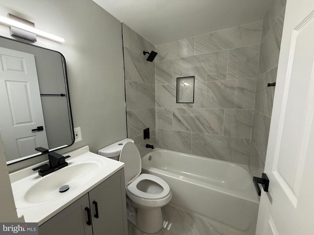 Image 16 of property listing at 1709 DUTCH VILLAGE DR #M-394, Landover, MD 20785