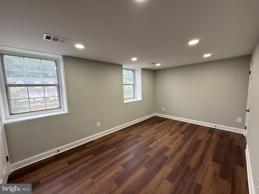 Image 17 of property listing at 1709 DUTCH VILLAGE DR #M-394, Landover, MD 20785