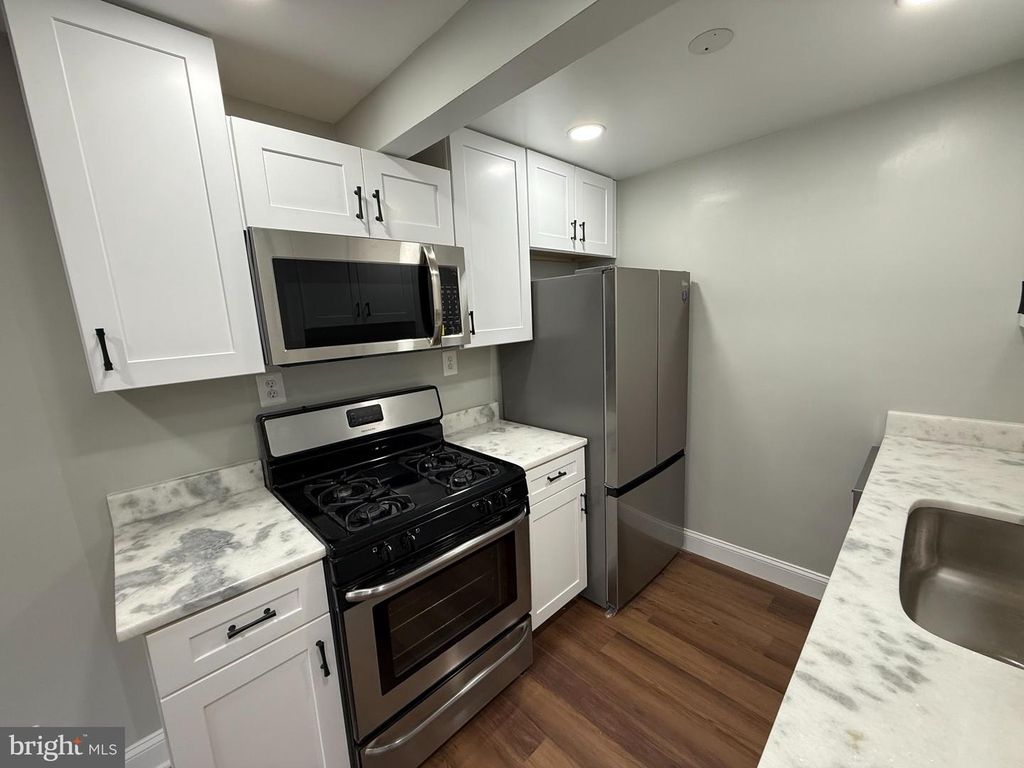 Image 7 of property listing at 1709 DUTCH VILLAGE DR #M-394, Landover, MD 20785