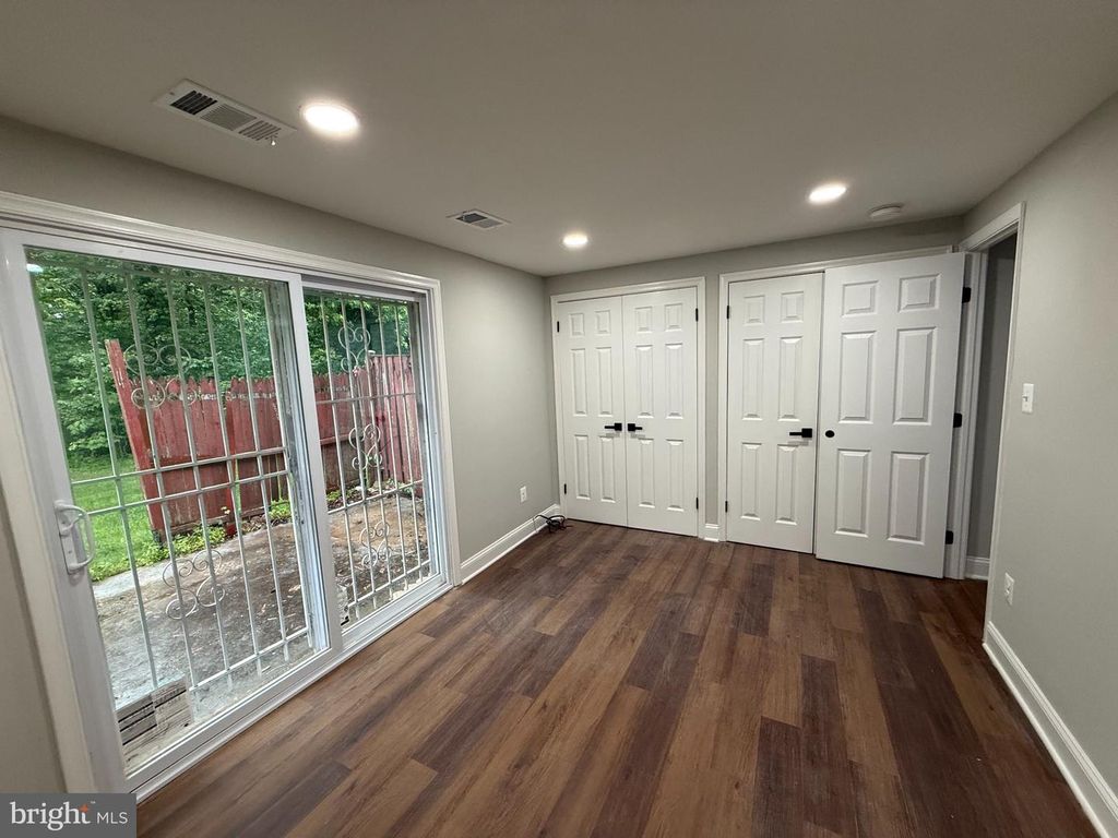 Image 10 of property listing at 1709 DUTCH VILLAGE DR #M-394, Landover, MD 20785