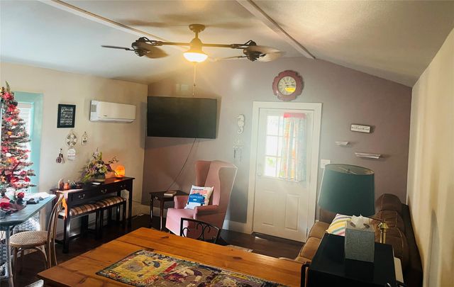 231 Jamaica Avenue, Point Blank, TX 77364