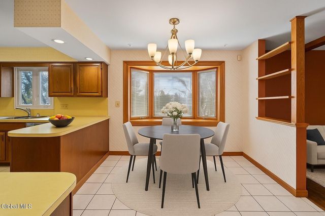 15 Tower Hgts, Colonie, NY 12211