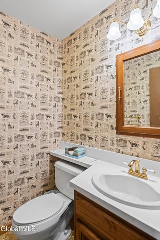 15 Tower Hgts, Colonie, NY 12211