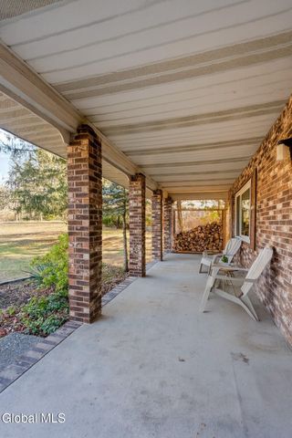 15 Tower Hgts, Colonie, NY 12211