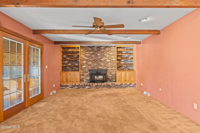 15 Tower Hgts, Colonie, NY 12211