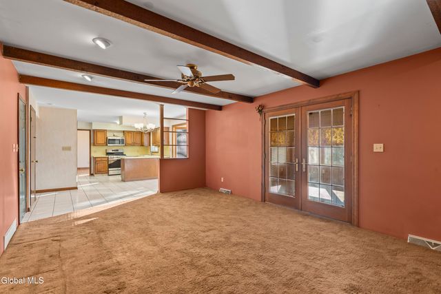 15 Tower Hgts, Colonie, NY 12211