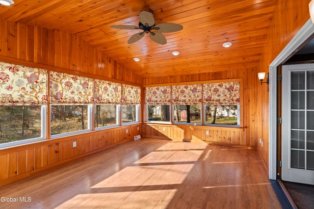 15 Tower Hgts, Colonie, NY 12211