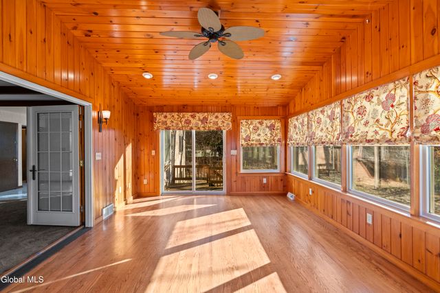 15 Tower Hgts, Colonie, NY 12211