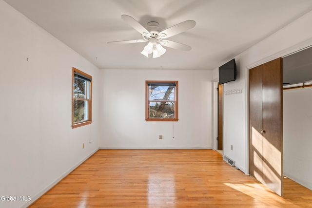 15 Tower Hgts, Colonie, NY 12211