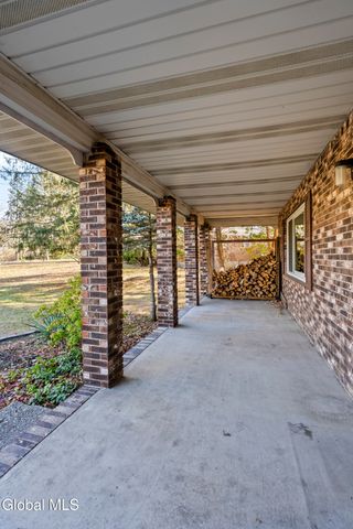 15 Tower Hgts, Colonie, NY 12211