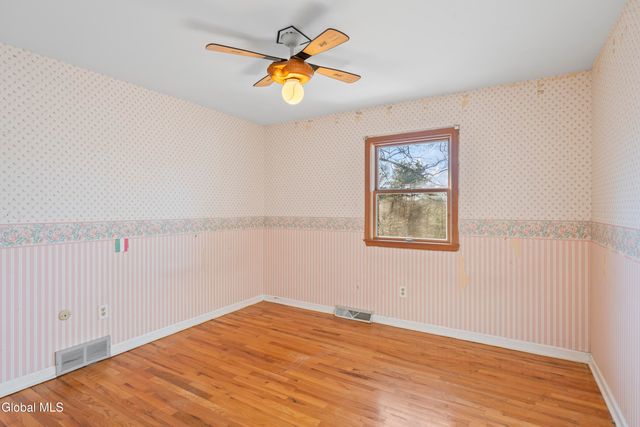 15 Tower Hgts, Colonie, NY 12211