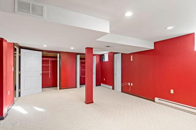 15 Tower Hgts, Colonie, NY 12211