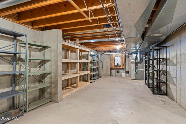 15 Tower Hgts, Colonie, NY 12211