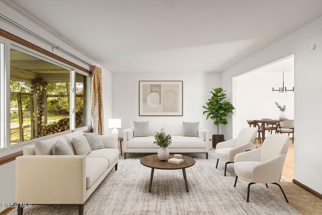 15 Tower Hgts, Colonie, NY 12211