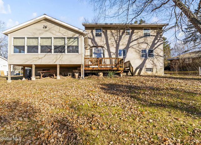 15 Tower Hgts, Colonie, NY 12211