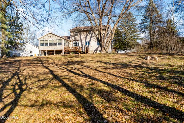 15 Tower Hgts, Colonie, NY 12211