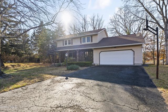 15 Tower Hgts, Colonie, NY 12211