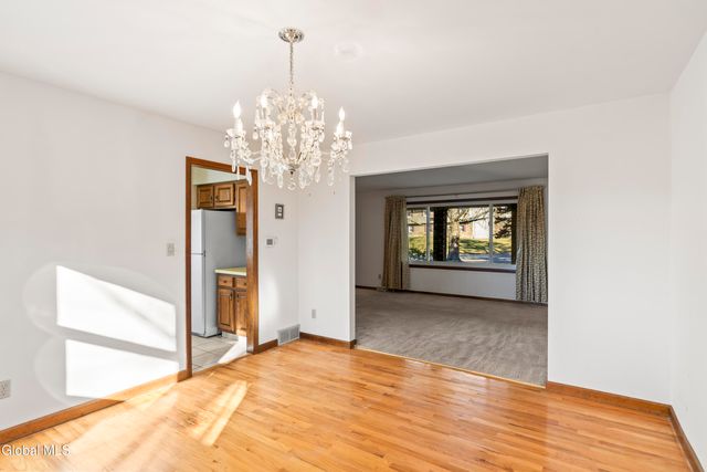 15 Tower Hgts, Colonie, NY 12211