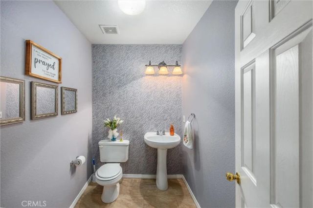 13997 Riverside, Apple Valley, CA 92307