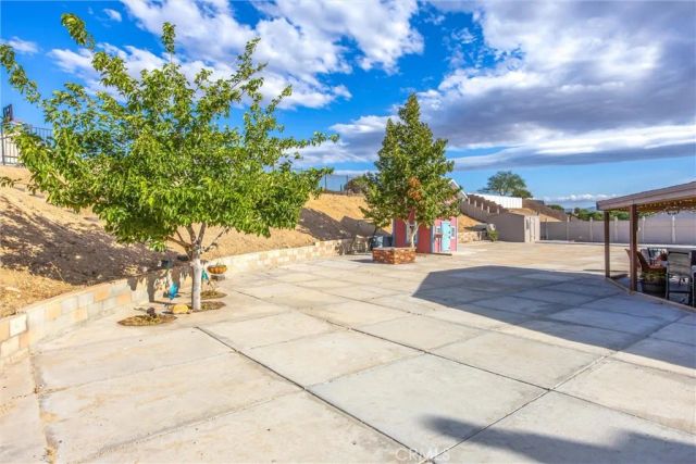13997 Riverside, Apple Valley, CA 92307