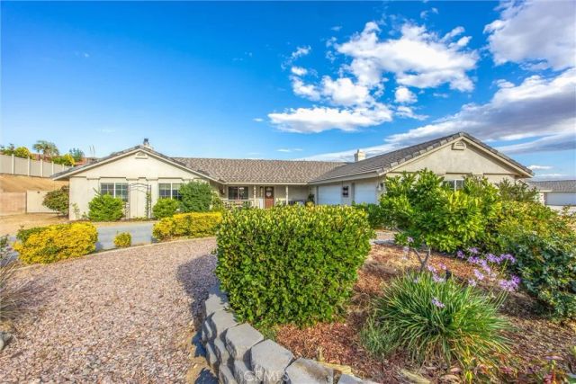 13997 Riverside, Apple Valley, CA 92307